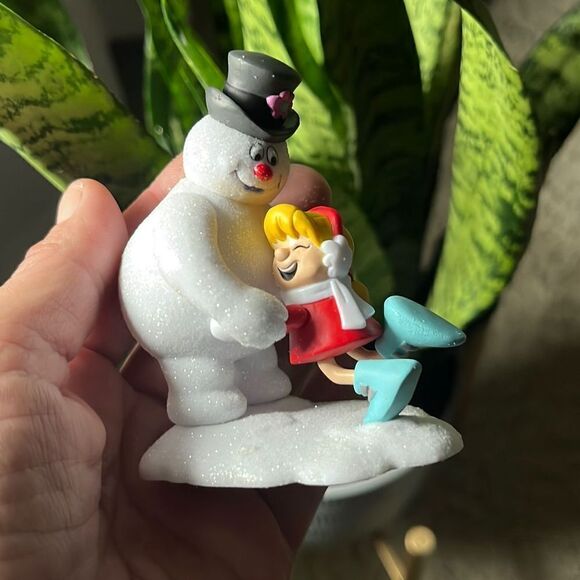 2016 A warm Frosty hug (Frosty the Snowman) (Magic) Hallmark Ornament - Picture 7 of 11